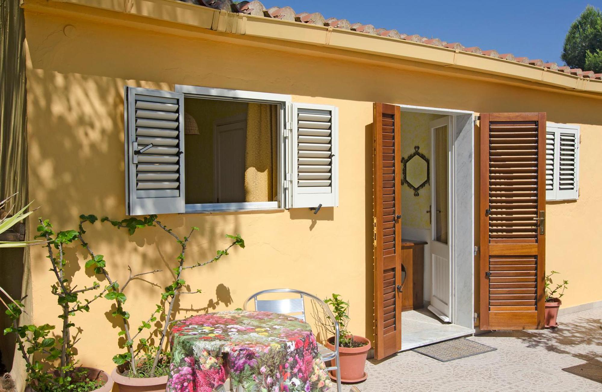 Hotel Paola Carloforte  Exterior photo